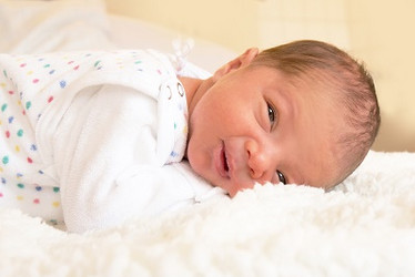GYN_Baby_schaut_IMG_0515__002_.jpg